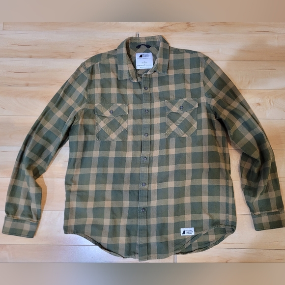 MEC Other - MEC men's size large button up shirt